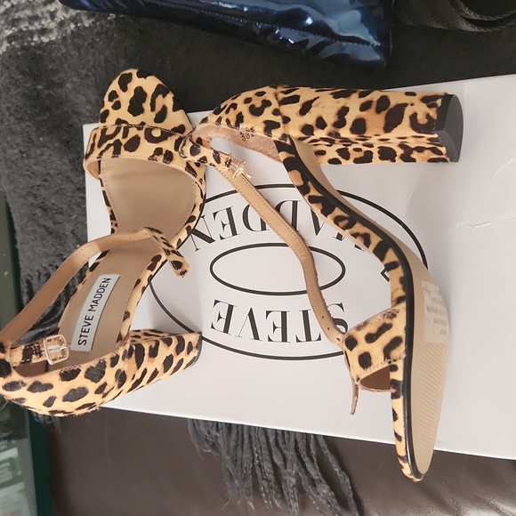 Brand new never worn Steve Madden Carsson Leopard Block Heels - Picture 2 of 4